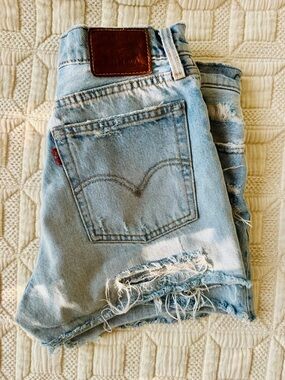 Levi’s Wedgie Shorts  28 Light Wash Distressed Levis Denim Shorts